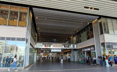 人混みで息苦しい